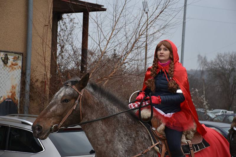 Mayrovka se maskami jen hemžila, o zábavu bylo postaráno.