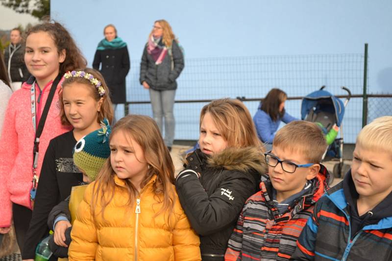 Ze slavnostního otevření parkourového a workoutového hřiště.