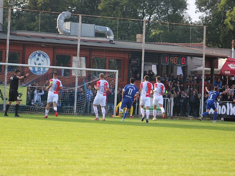 Třetiligový Slovan Velvary přivítal v rámci MOL Cupu mistrovskou Slavii Praha.