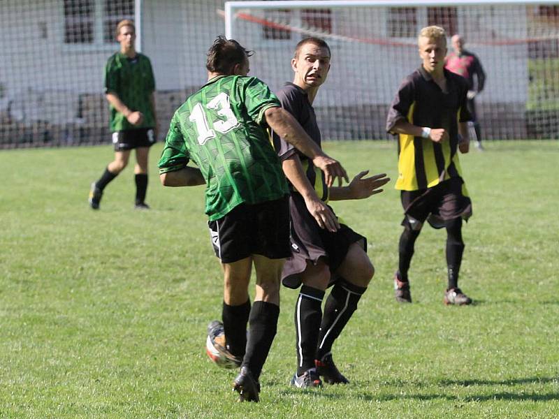 Dřetovický turnaj proběhl 7.-8.8.2010. Foto z utkání Stehelčeves - Dolany , Po jeho skončení se o celkové vítězství utkají domácí Dřetovice a hosté z Hrdlíva.