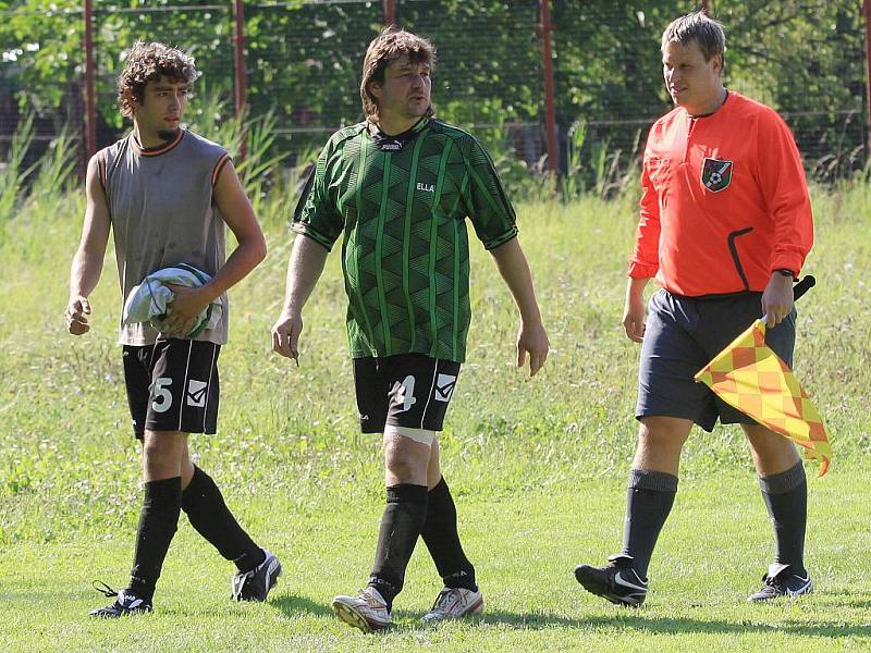 Dřetovický turnaj proběhl 7.-8.8.2010. Foto z utkání Stehelčeves - Dolany , Po jeho skončení se o celkové vítězství utkají domácí Dřetovice a hosté z Hrdlíva.