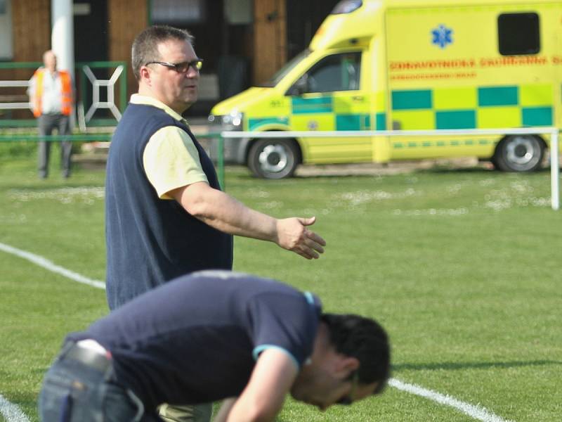 Černá neděle v Hostouni. AFK vyfoukl Sokolu body po neskutečném obratu //  Sokol Hostouň - AFK Loděnice 3:4 (3:1) , utkání I.A, tř. 2013/14, hráno 30.3.2014