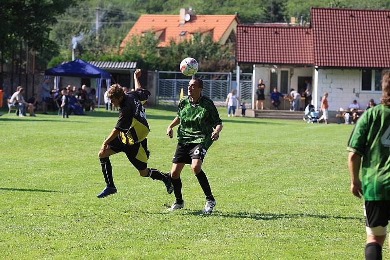 Dřetovický turnaj proběhl 7.-8.8.2010. Foto z utkání Stehelčeves - Dolany , Po jeho skončení se o celkové vítězství utkají domácí Dřetovice a hosté z Hrdlíva.