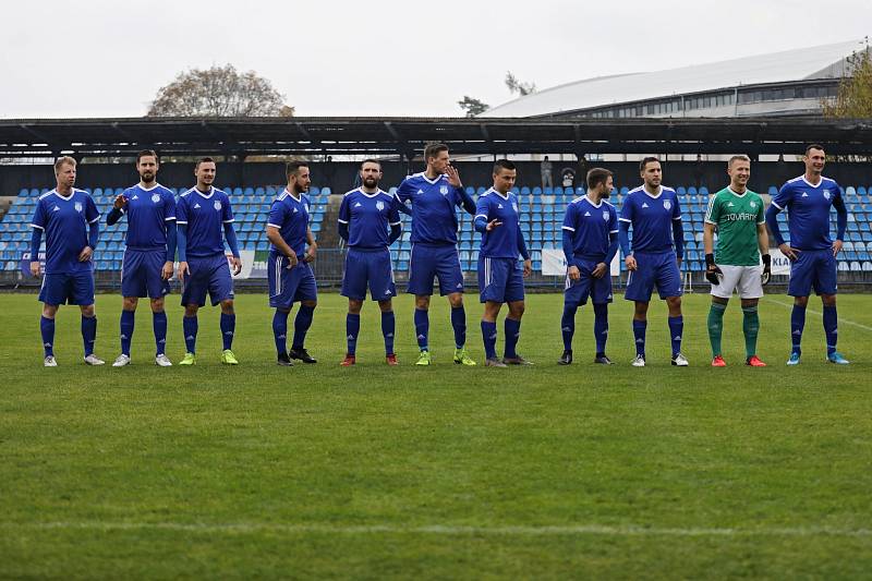 Derby v di vizi ovládlo Kladno (v bílém), doma porazilo Slaný 4:1.