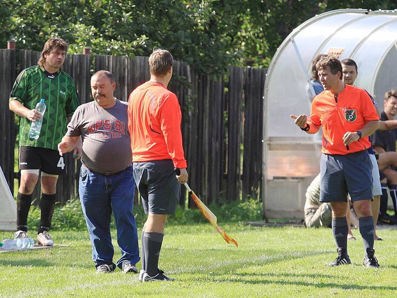 Dřetovický turnaj proběhl 7.-8.8.2010. Foto z utkání Stehelčeves - Dolany , Po jeho skončení se o celkové vítězství utkají domácí Dřetovice a hosté z Hrdlíva.