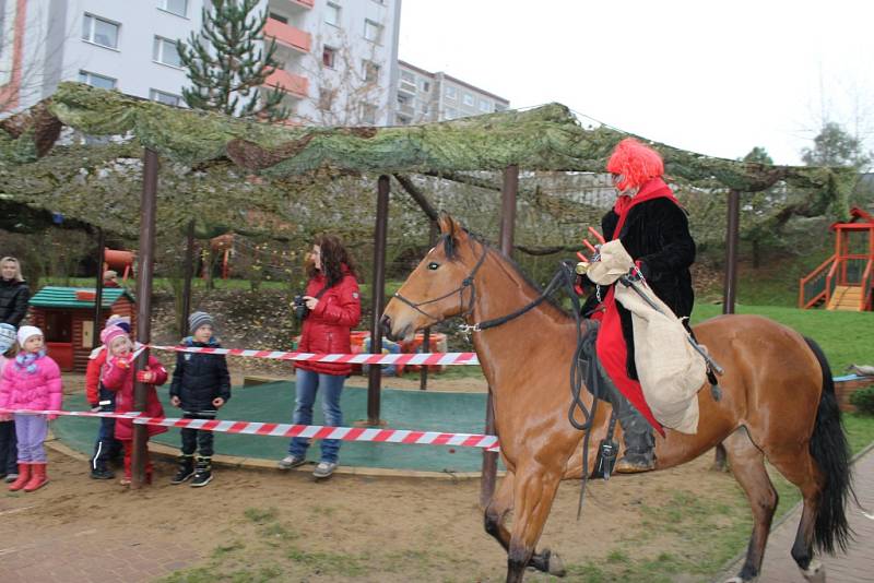 Mikulášská návštěva ve školce Na Dolíkách ve Slaném