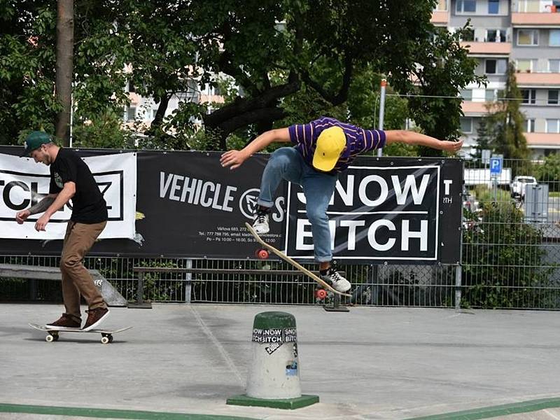 Po čtvrté závodili skateboardisté všech kategoriích ve skate parku Kladno při  Skate Punk Jam Vol 4. Foto: Jiří Skála