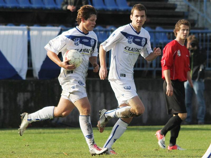 Kladno přenechalo důležité body Měcholupům // SK Kladno -SK Horní Měcholupy 1:3 (0:2) , utkání 14.k. CFL. ligy 2012/13, hráno 10.11.2012