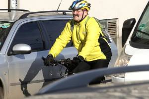 ZATÍMCO KOLEM KLADNA je vybudován kvalitní cyklistický okruh, v samotném městě cyklodoprava pokulhává. Plánovaná síť značených cyklotras doplněná o místa bezpečného uschování a zajištění kol by situaci v příštích letech měla zlepšit