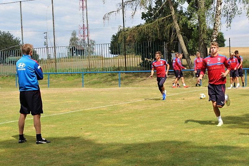 Závěrečné soustředění reprezentace ČR do 19 let před odletem na ME v Arménii.