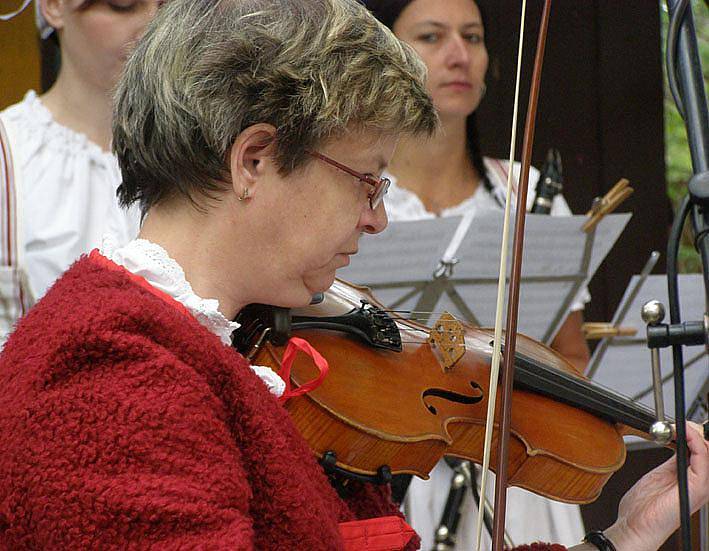 Středočeský folklorní festival Tuchlovická pouť 2010.