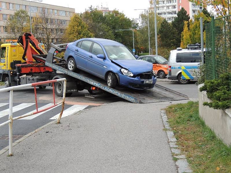 Nehoda dvou aut v Kladně na křižovatce ul. Fr. Foustky a 5. května.