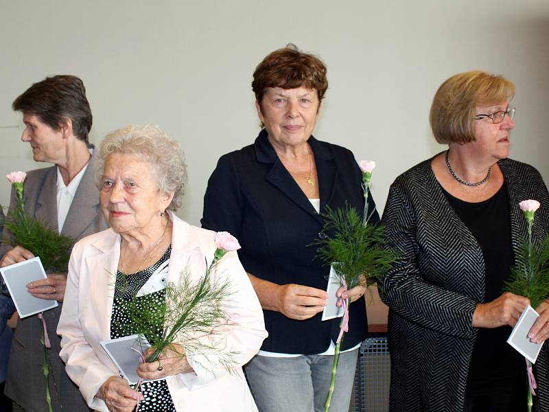 Slavnostní ceremoniál zahájení školního roku kladenské univerzity třetího věku.