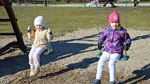 Dětská hřiště ve Slaném zůstávají otevřená. 