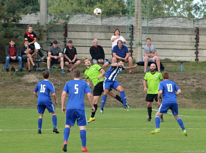 Dynamo Nelahozeves porazilo Čechii Velká Dobrá (v pruhovaném) jasně 4:0