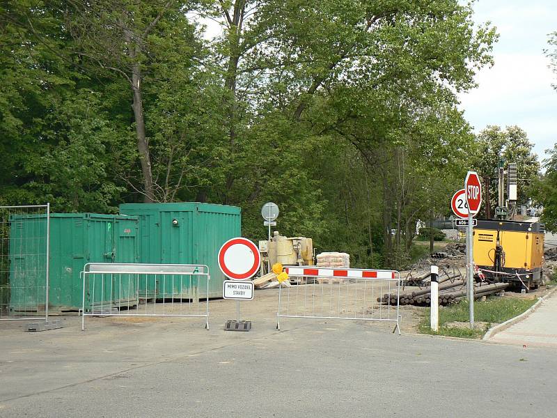 Rekonstrukce mostů v Kamenných Žehrovicích.