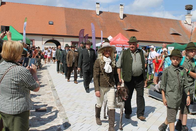 Myslivci z Unhoště na Národních mysliveckých slavnostech v zámku Ohrada.