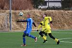 Varnsdorf (ve žlutém) v přípravě přehrál Velvary 1:0.