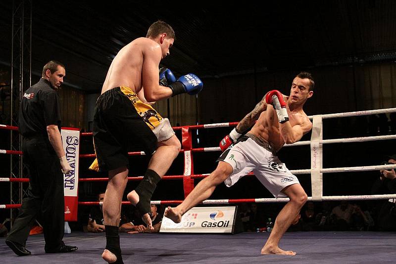 Noc válečníků 2. Na Kladně jste mohli vidět thai-boxerskou galashow.