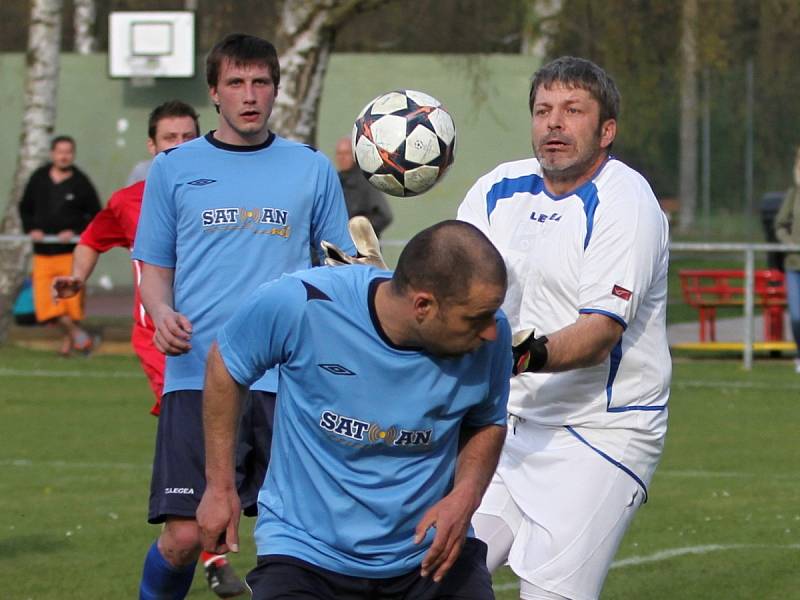 Zlonice potvrdily v Družci čelo tabulky .. ./ SK Družec - SK Zlonice 1:2, OP, okr. Kladno, 19. 4. 2014