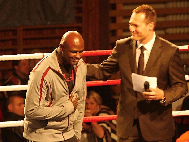 Noc válečníků 2. Na Kladně jste mohli vidět thai-boxerskou galashow.