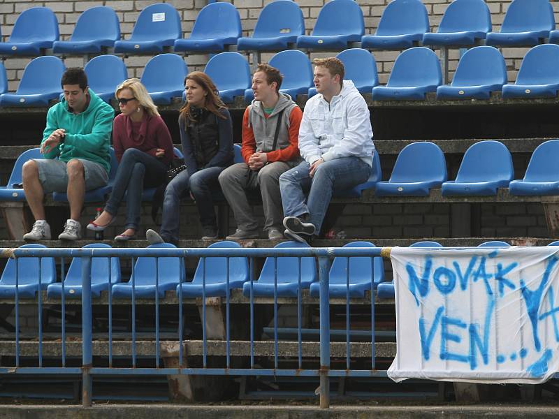 Jak to vidí někteří diváci...? // SK Kladno - FK Roudnice nad Labem 1:2, utkání 23.k. CFL. ligy 2011/12, hráno 14.4.2012