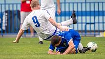 Slaný (v bílém) nečekaně porazilo v divizi Český Brod 2:0.