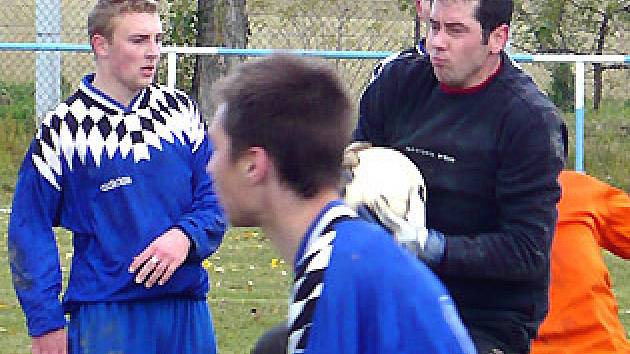 Takovýchto závarů bylo ve druhé půli před brankou Slavoje několik. Sparta nakonec nepříznivý poločasový stav 0:2  zvrátila.  