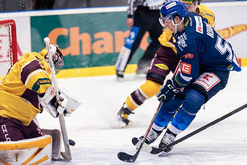 Šlágr Chance ligy ozdobil první start Jaromíra Jágra v sezoně. Jeho Kladno porazilo Jihlavu po obratu 7:5.