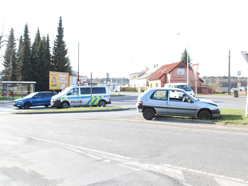 Nehoda se stala v Kladně-Rozdělově na křižovatce v pátek 31. března kolem 17. hodiny.