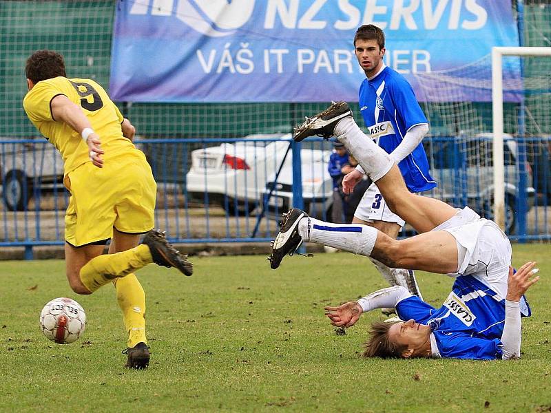 Jakub Podaný souboj vyhrál // SK Kladno a.s. - Sparta Praha B a.s. 0:0 (0:0), 2. kolo Gambrinus ligy 2009/10, hráno 20.3.2011