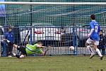 Jakub Jakubov Kladno dnes několikrát podržel // SK Kladno a.s. - Sparta Praha B a.s. 0:0 (0:0), 2. kolo Gambrinus ligy 2009/10, hráno 20.3.2011