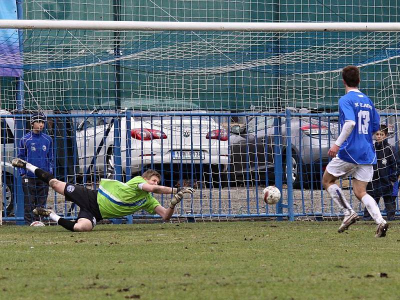 Jakub Jakubov Kladno dnes několikrát podržel // SK Kladno a.s. - Sparta Praha B a.s. 0:0 (0:0), 2. kolo Gambrinus ligy 2009/10, hráno 20.3.2011