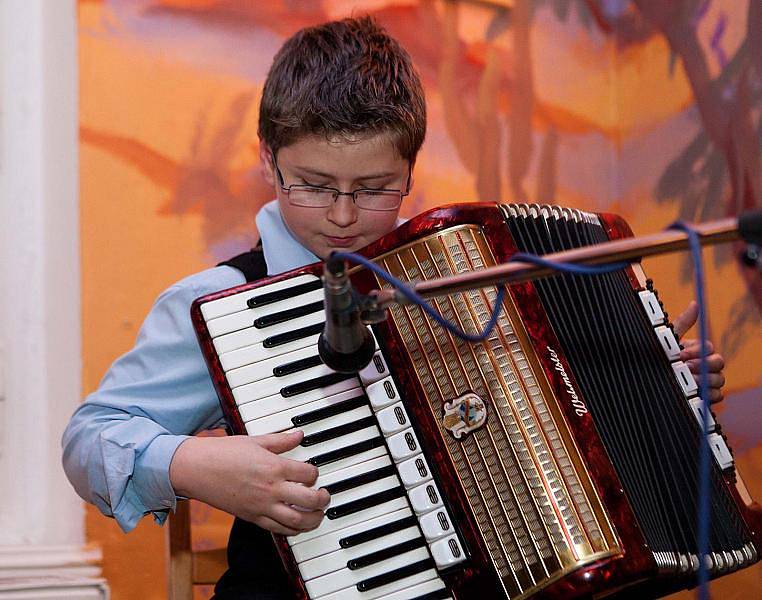 Program na kladenské pěší zóně a vyhlášení výsledků 1. ročníku hudební soutěže Kladenkého deníku - Kladenský Otík 2010