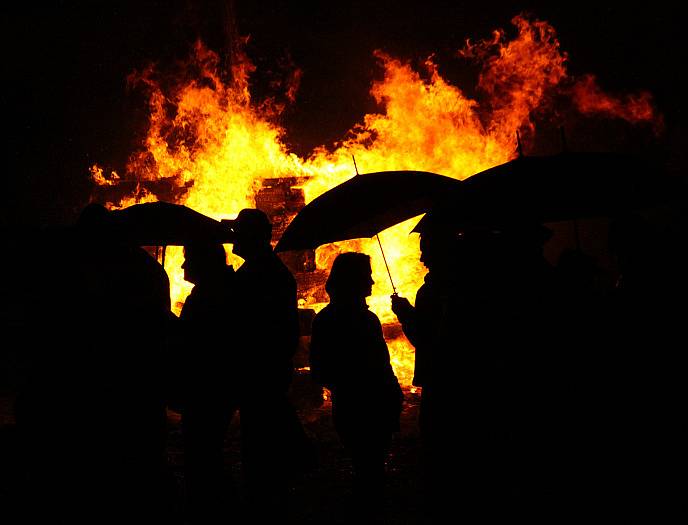 Uplakané pálení čarodějnic v Buštěhradě, tedy z podledu počasí
