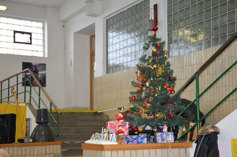 Setkání horníků Klubu přátel hornických tradic Kladno v Hornickém skanzenu Mayrau k uctění patronky sv. Barbory.