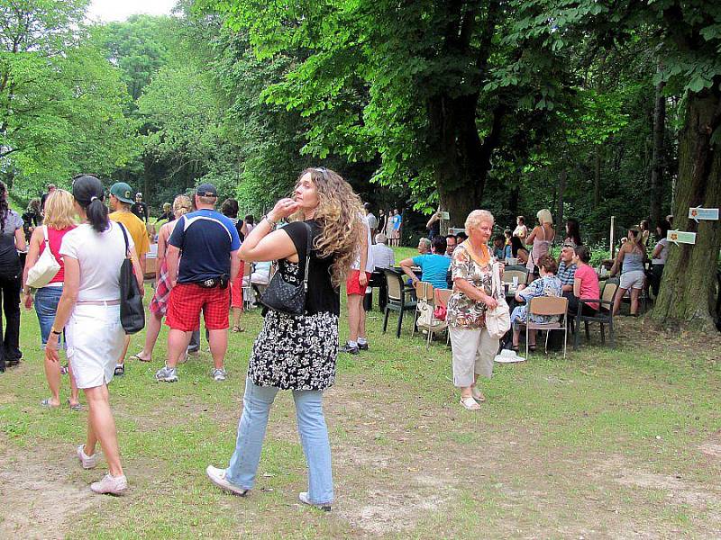 Příjemné sobotní odpoledne prožili přítomní na party - Plamínkové slavnosti v Ledcích Šternberku. 