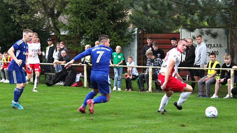 Pohárový šok: třetiligové Velvary (v modrém) vyřadily z MOL Cupu prvoligové Pardubice.