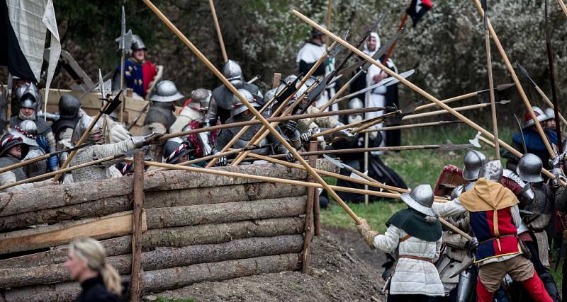 Z historické bitvy v Libušíně na Kladensku. Zúčastnilo se jí 2500 šermířů ze střední Evropy a Chorvatska.