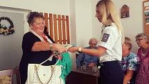 Policisté ze Středočeského kraje uskutečnili několik preventivních besed, které byly změřeny na bezpečí seniorů. (ÚO Rakovník)