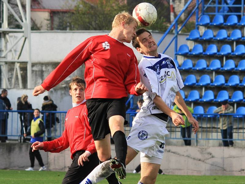 Kladno přenechalo důležité body Měcholupům // SK Kladno -SK Horní Měcholupy 1:3 (0:2) , utkání 14.k. CFL. ligy 2012/13, hráno 10.11.2012