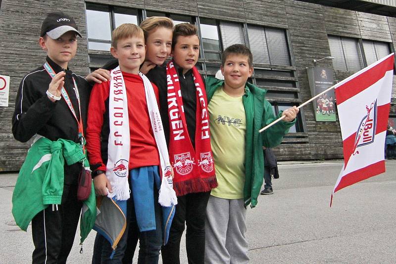 Tým Sokol Hostouň U13 navštívil utkání Salzburg - Vídeň, bonus za výhru v KÁBA CUPu 2019