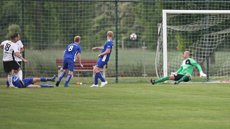 TJ SK Hřebeč - TK Slovan Lysá nad Labem 4:1 (3:0), KP 4. 6. 2022