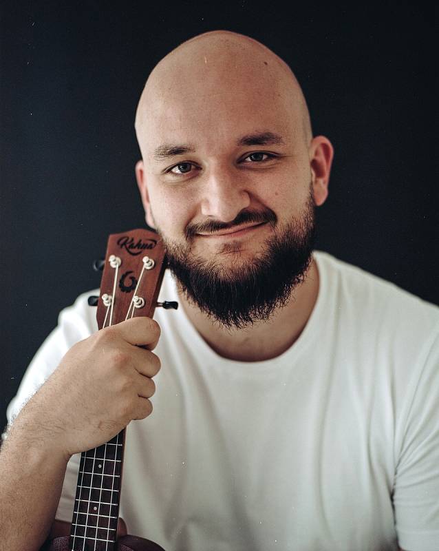 Písničkář Jan Pokorný - Pokáč pochází ze Stehelčevsi u Kladna.
