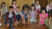 Děti ze Základní školy ve Velvarské ulici v Kladně-Švermově navštívila skupina Batocu.