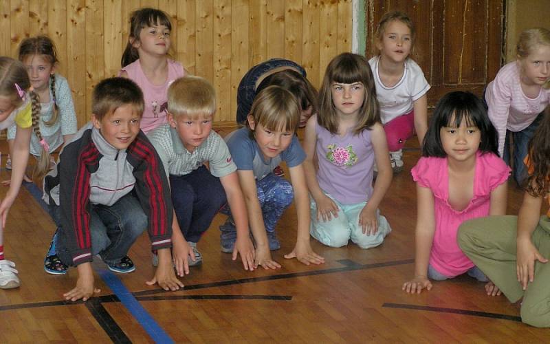 Děti ze Základní školy ve Velvarské ulici v Kladně-Švermově navštívila skupina Batocu.