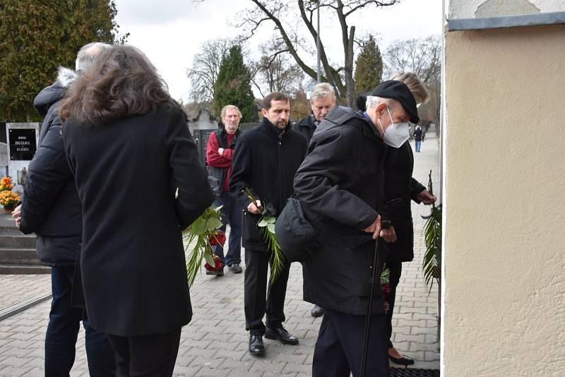 Poslední rozloučení s Václavem Zelenkou ve velké smuteční kapli kladenských hřbitovů.