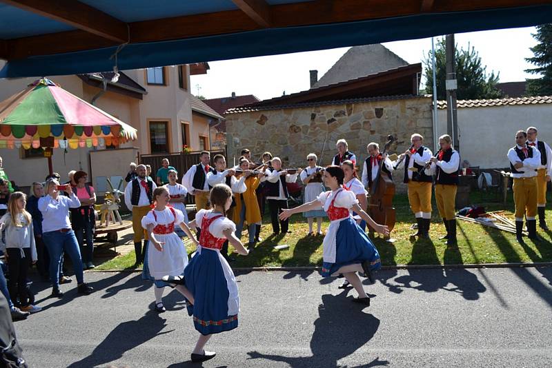 Slavnostní bohoslužby se účastnil kardinál Dominik Duka.