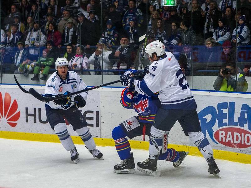 Rytíři Kladno (v bílém) porazili v souboji špičkových celků WSM ligy České Budějovice 3:0. 