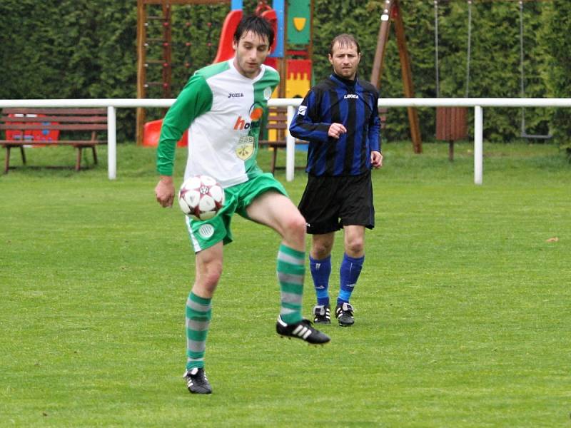 Deštivé body jedou do Hostouně. // Sokol Lidice - Sokol Hostouň B 1:3, OP, okr. Kladno, 27.5. 2014